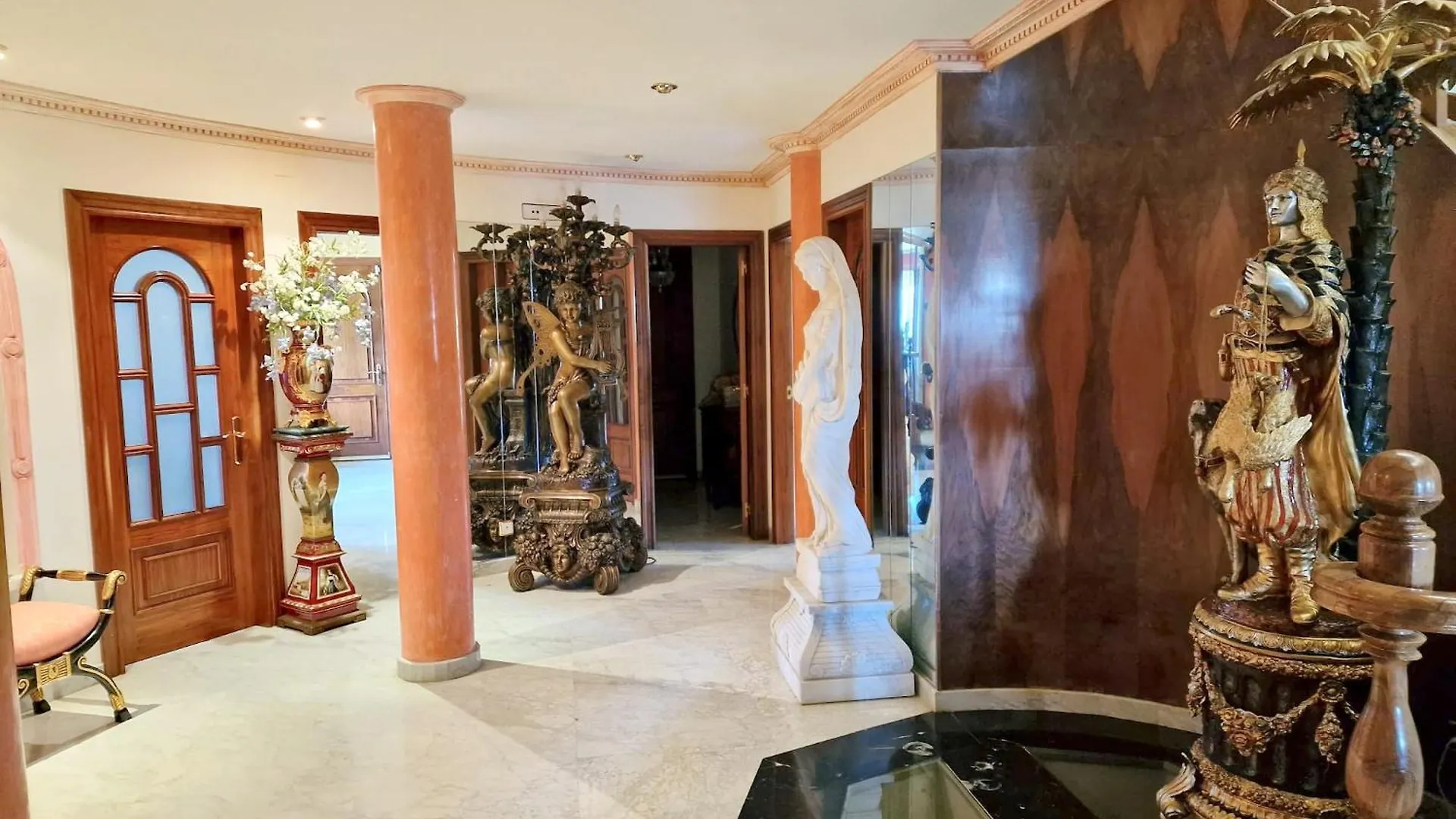 度假居 Spacious House With Pool And Garden In Congosto 贝纳尔马德纳