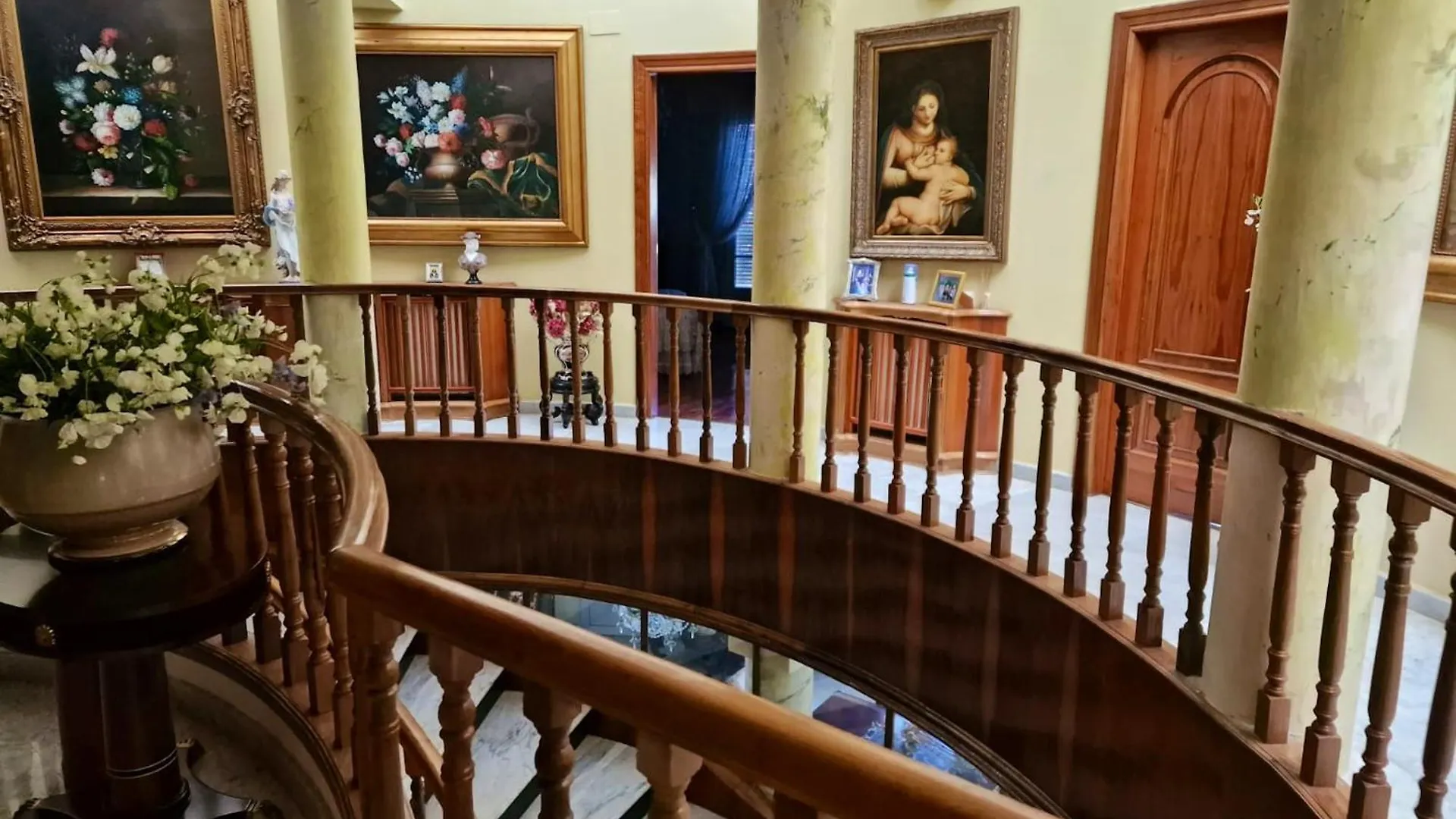 Spacious House With Pool And Garden In Congosto 贝纳尔马德纳