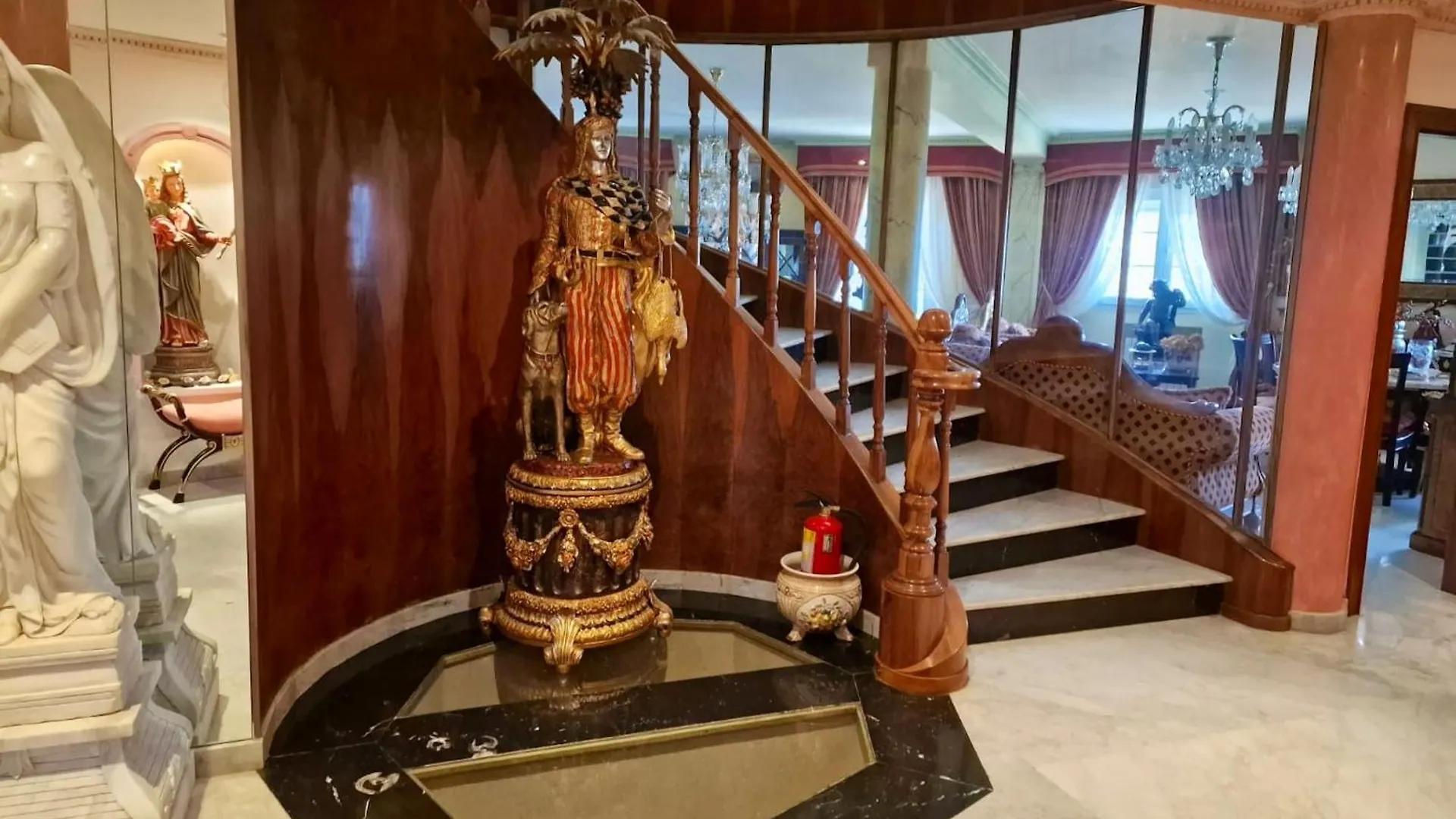 Spacious House With Pool And Garden In Congosto 贝纳尔马德纳 度假居