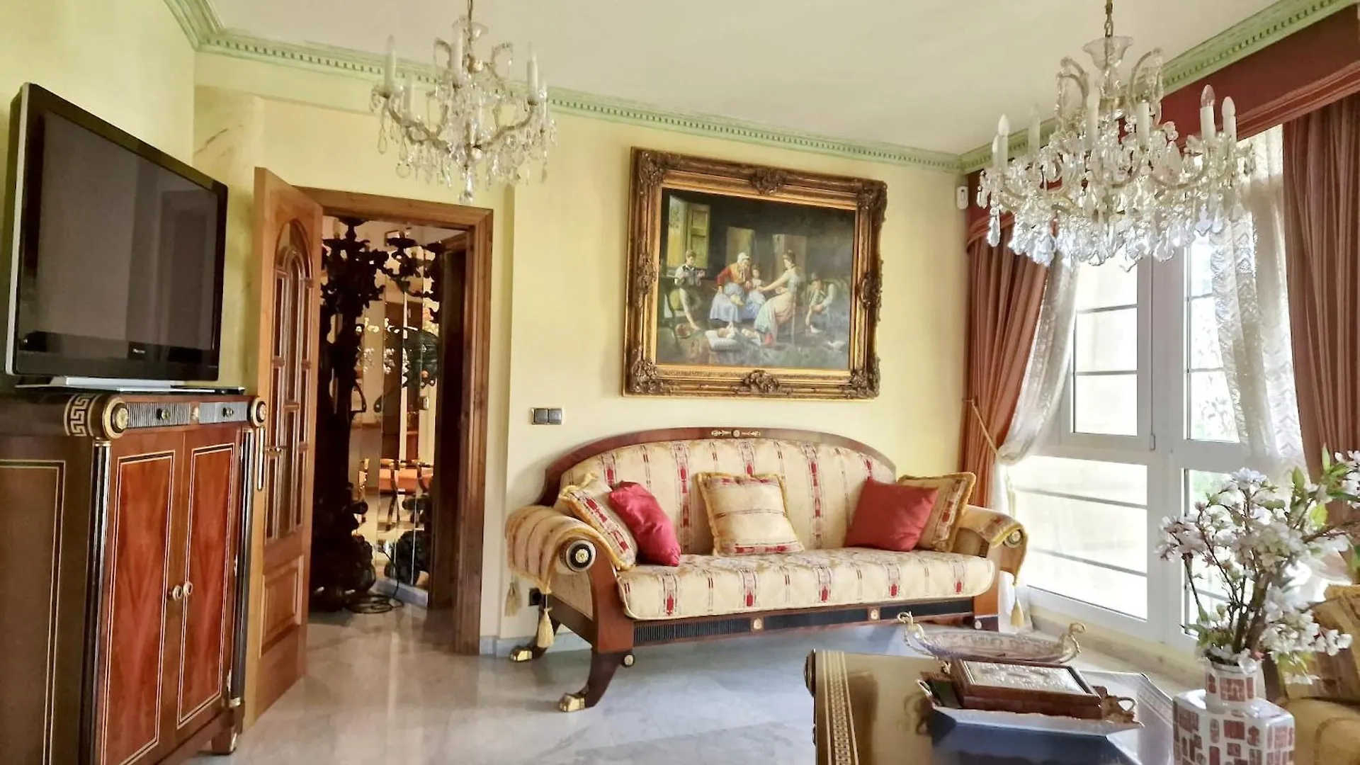 Spacious House With Pool And Garden In Congosto 贝纳尔马德纳 度假居
