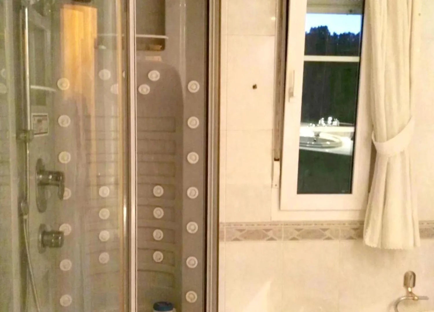 Spacious House With Pool And Garden In Congosto 贝纳尔马德纳